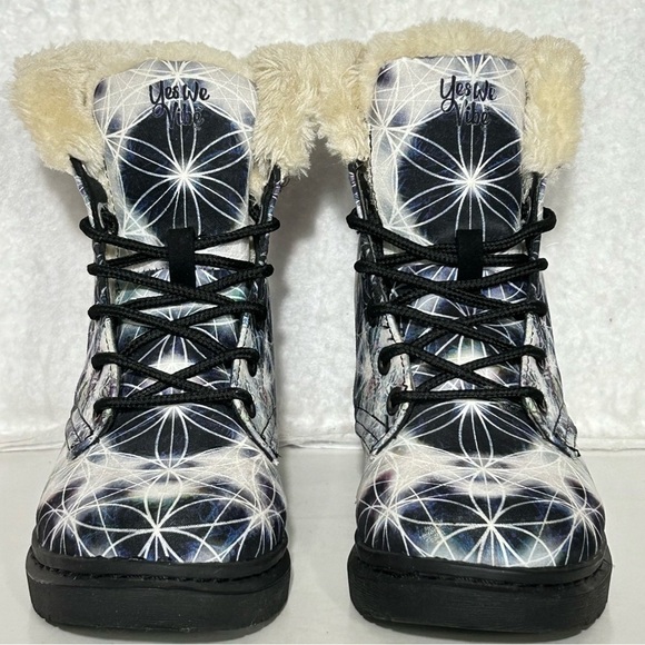 Yes We Vibe Girls Black/White Circle of Life Faux Fur Fall/Winter Boots SZ 3.5M - Picture 3 of 11